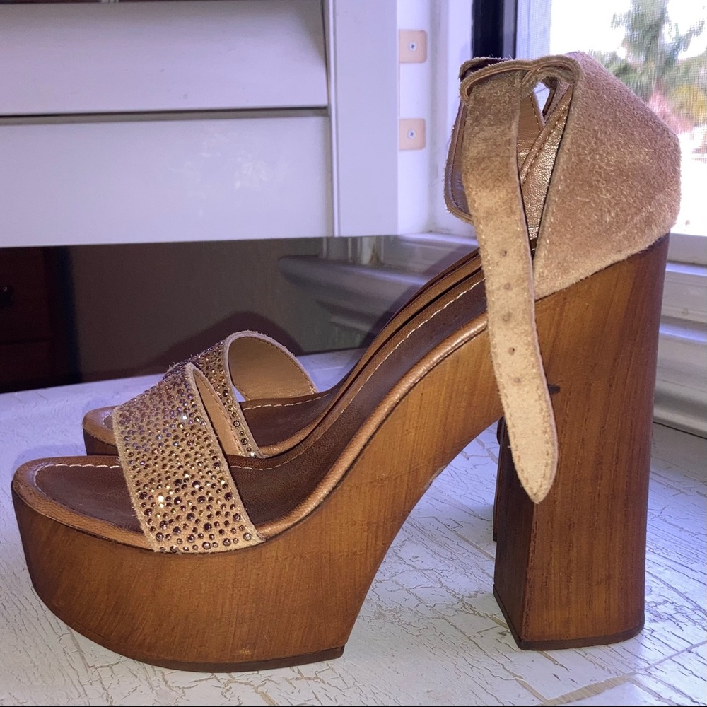 Italian Wood Platform Pump 7